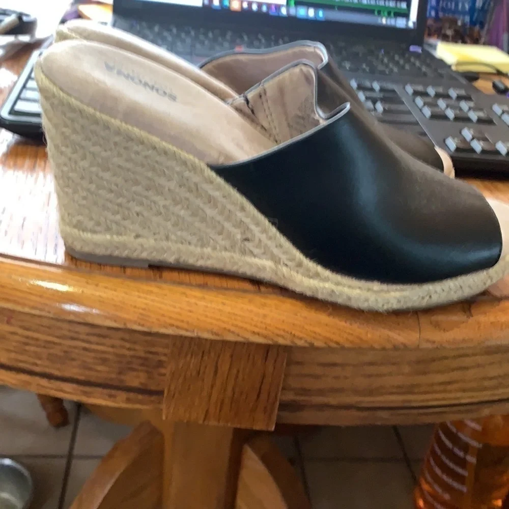 𝅺gently used Sonoma wedges